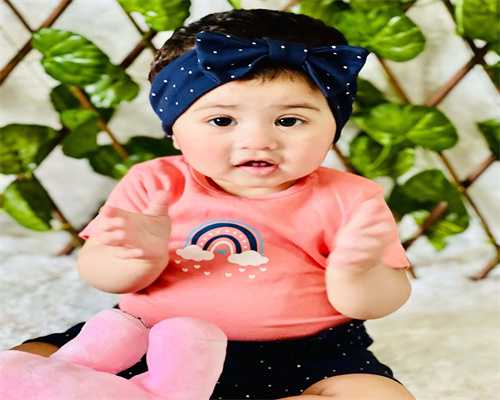 全红婵到广州参加活动化妆了，发型像张家奇，网友：粉嫩的小圆脸