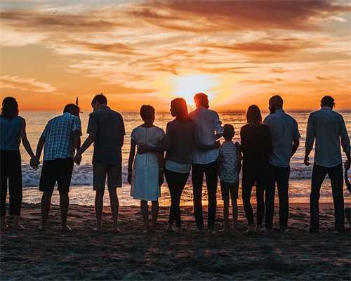 洛丽塔大哥挑战女仆装，蕾丝藏不住性感身材，网友：这才是纯欲风