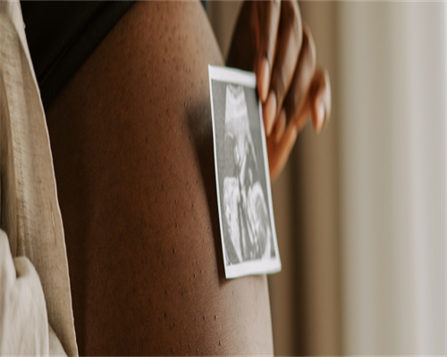 揭秘女魔头 | 国外大牌时装编辑的真实一天到底怎么过？