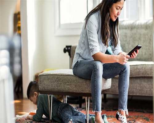 年过60岁“断崖式”衰老？研究发现：衰老有三道坎儿